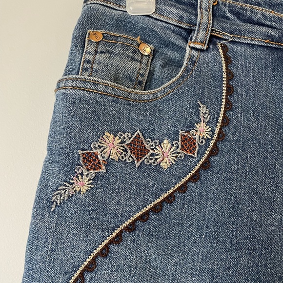 Vintage Embroidered High Rise Jeans (Size 28) - Picture 4 of 8